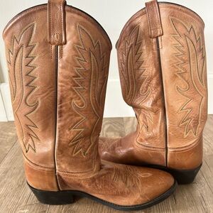 Old west brown leather round toe cowboy boots. Size men’s 9.5 EE (wide)